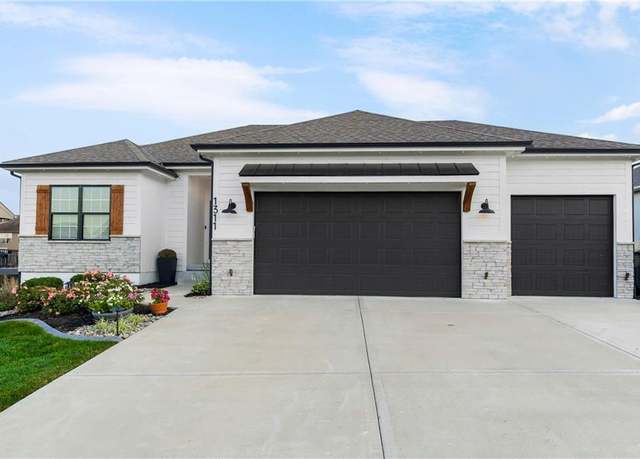 Property at 1311 NW Brentwood Dr, Grain Valley, MO 64014, 4 beds, 3 baths