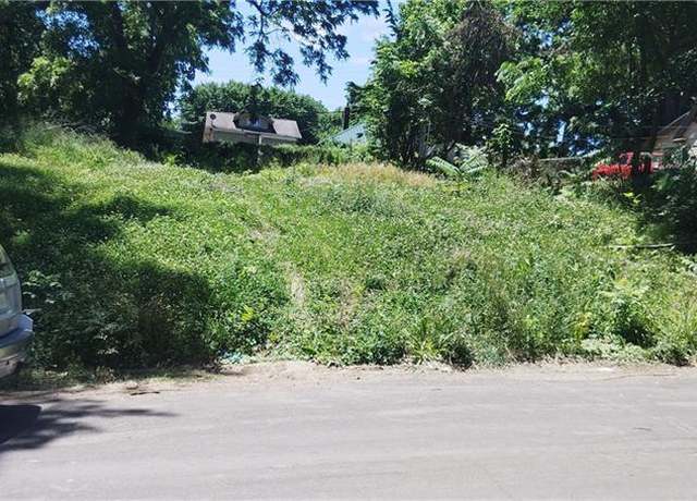 Property at 8911 E Smart Ave, Independence, MO 64053