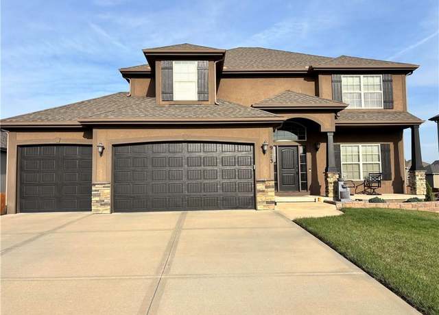 Property at 9113 N Myrtle Ave, Kansas City, MO 64156, 4 beds, 4.5 baths