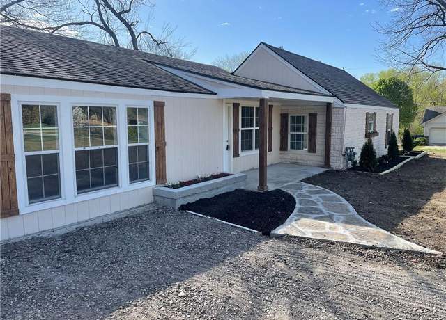 Property at 8149 Ditzler Ave, Raytown, MO 64138, 3 beds, 2.5 baths