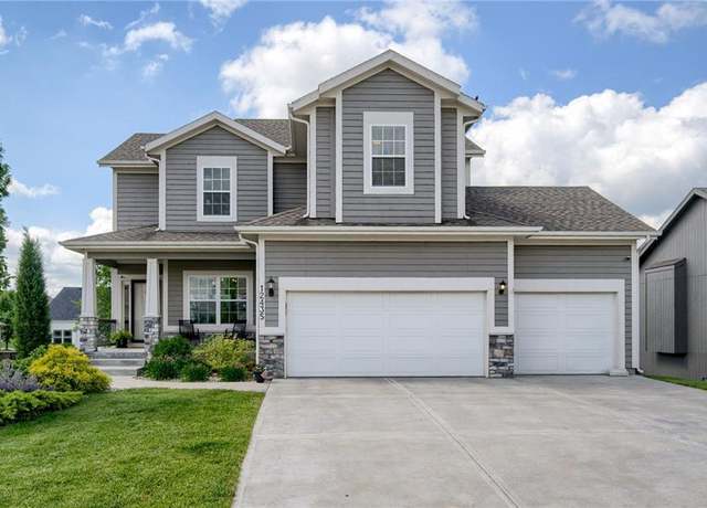Property at 12435 Parkview Ave, Kansas City, KS 66109, 5 beds, 3.5 baths