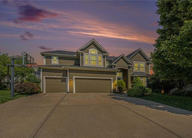 Property at 5827 Roundtree St, Shawnee, KS 66226, 5 beds, 4.5 baths