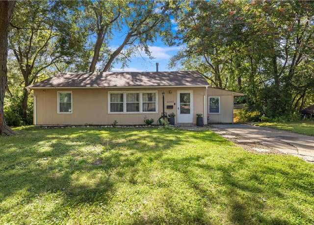 Property at 11102 Winchester St, Kansas City, MO 64134, 3 beds, 2.5 baths
