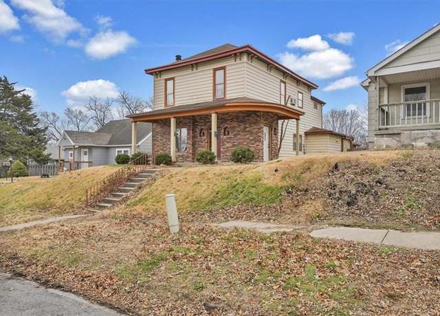 Property at 559 Prospect St, Leavenworth, KS 66048, 5 beds, 3 baths