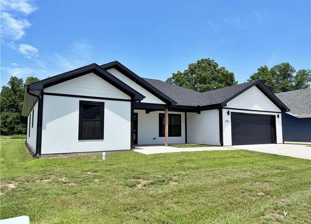 Property at 2101 E Cow Creek Ln, Pittsburg, KS 66762, 4 beds, 2 baths