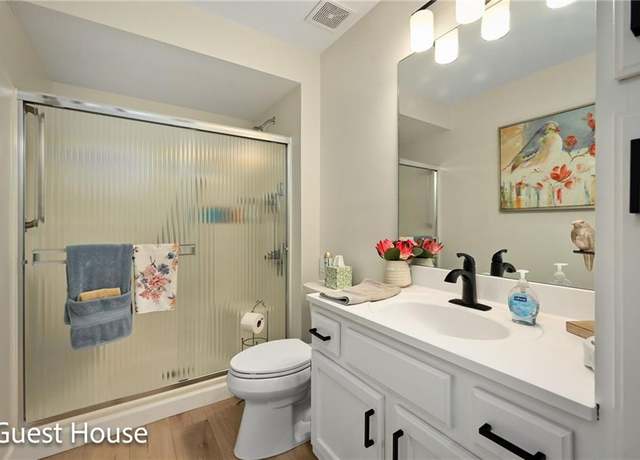 Property at 900 Blackwell Rd, Lee's Summit, MO 64086, 4 beds, 3.5 baths