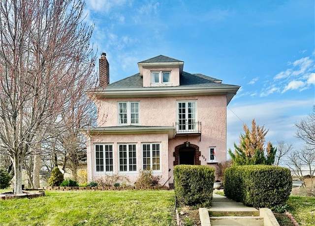 Property at 903 W 2nd St, Maryville, MO 64468, 4 beds, 2 baths