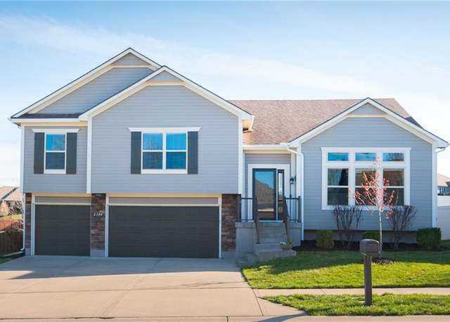 Property at 2200 NW Hedgewood Dr, Grain Valley, MO 64029, 4 beds, 2.5 baths