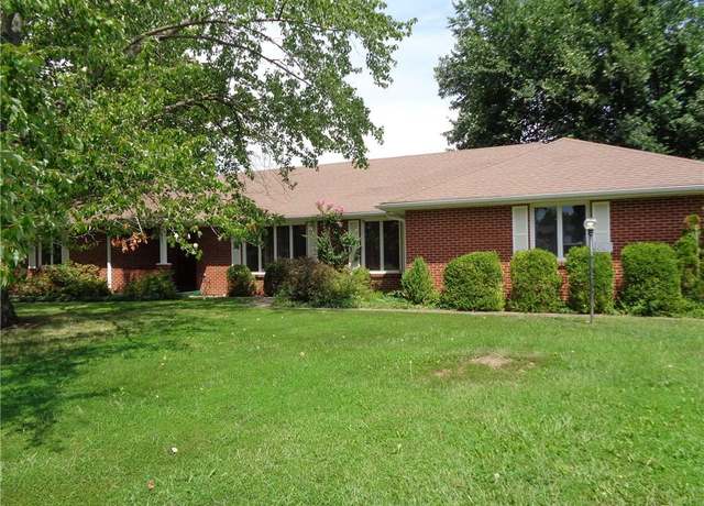 Property at 827 Laurel Dr, Warrensburg, MO 64093, 3 beds, 2.5 baths