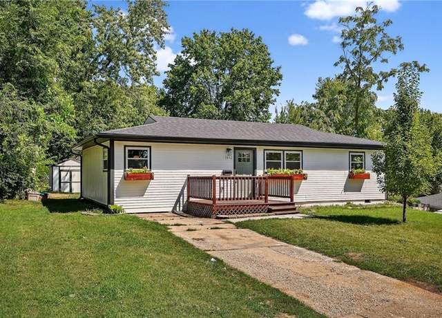Property at 1402 62nd St, Gladstone, MO 64118, 2 beds, 2 baths