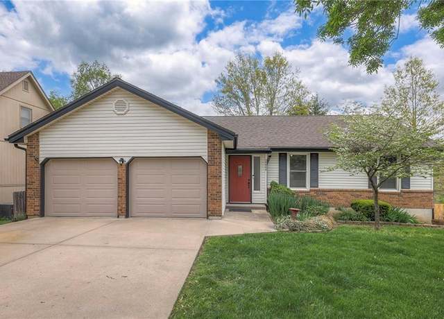 Property at 12465 S Ellsworth St, Olathe, KS 66062, 4 beds, 3 baths