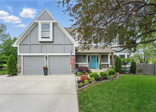 Property at 11821 W 128th St, Overland Park, KS 66213, 5 beds, 3.5 baths