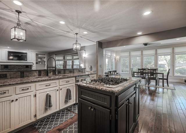 Property at 1601 NE 98th St, Kansas City, MO 64155, 4 beds, 3.5 baths