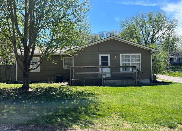 Property at 1902 Monterey St, St Joseph, MO 64507, 3 beds, 2 baths