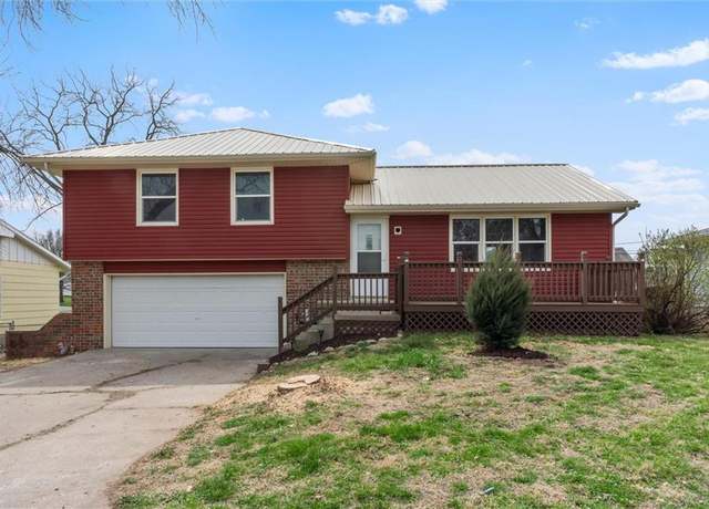Property at 760 W Yerby St, Marshall, MO 65340, 3 beds, 1.5 baths