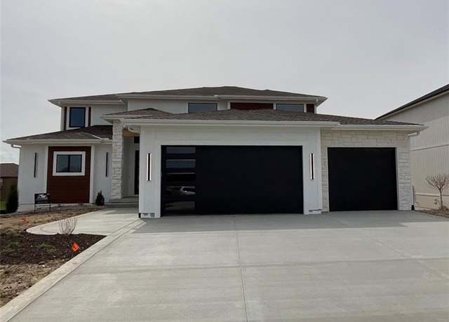 Property at 4714 Sienna Rdg, Riverside, MO 64150, 5 beds, 4.5 baths