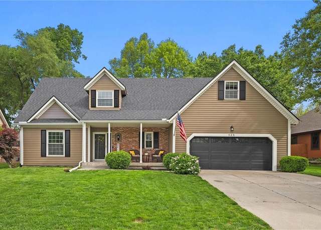 Property at 528 NE Victoria Dr, Lee's Summit, MO 64086, 3 beds, 3 baths