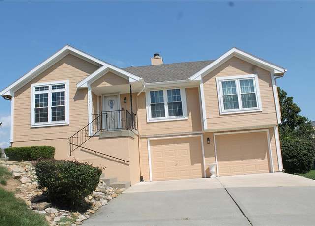 Property at 7832 N Strathbury Ave, Kansas City, MO 64151, 3 beds, 2.5 baths