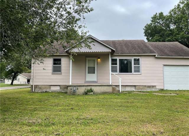 Property at 3000 Grand Ave, Parsons, KS 67357, 2 beds, 1 bath