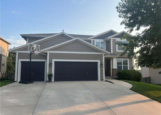 Property at 21927 W 96th St, Lenexa, KS 66220, 5 beds, 4.5 baths
