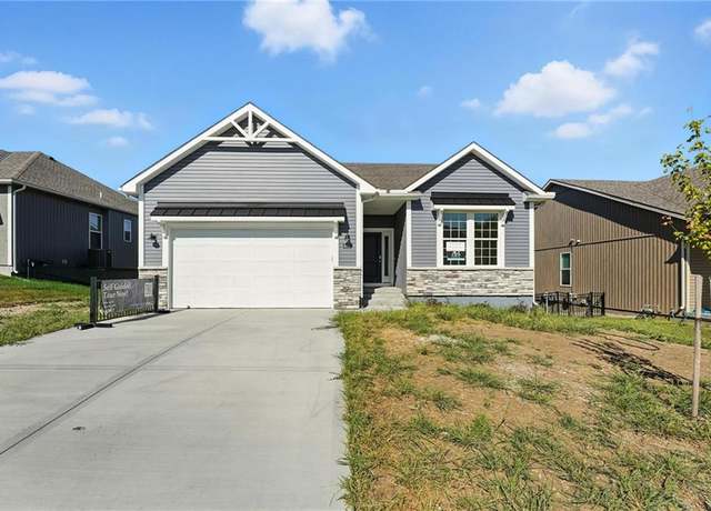 Property at 9702 N Amoret Ave, Kansas City, MO 64154, 3 beds, 2 baths