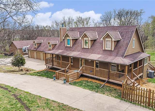 Property at 4623 Whispering Oaks Ln, Smithville, MO 64089, 4 beds, 3.5 baths