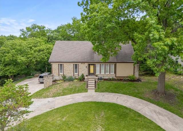 Property at 6731 Cottonwood Dr, Shawnee, KS 66216, 5 beds, 3.5 baths