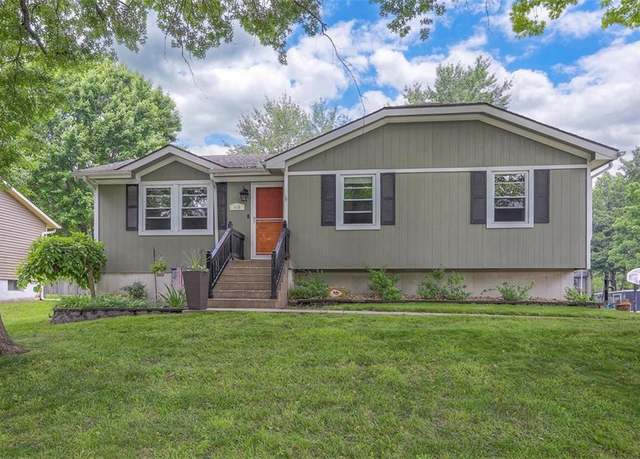 Property at 400 SE Jackson St, Lee's Summit, MO 64063, 3 beds, 2 baths