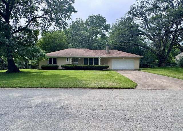 Property at 5404 Hedges Ave, Raytown, MO 64133, 2 beds, 1.5 baths