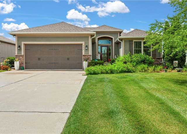 Property at 908 SE Amber Ct, Blue Springs, MO 64014, 4 beds, 3 baths