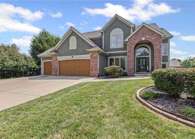 Property at 6603 NW 103 St, Kansas City, MO 64154, 4 beds, 3.5 baths