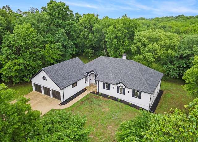 Property at 1619 Sunrise Dr, Smithville, MO 64089, 5 beds, 3.5 baths