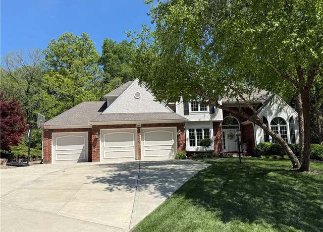 Property at 1605 Ridge Rd, Leavenworth, KS 66048, 5 beds, 4.5 baths