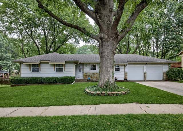 Property at 304 S Cardinal Dr, Olathe, KS 66062, 3 beds, 2 baths