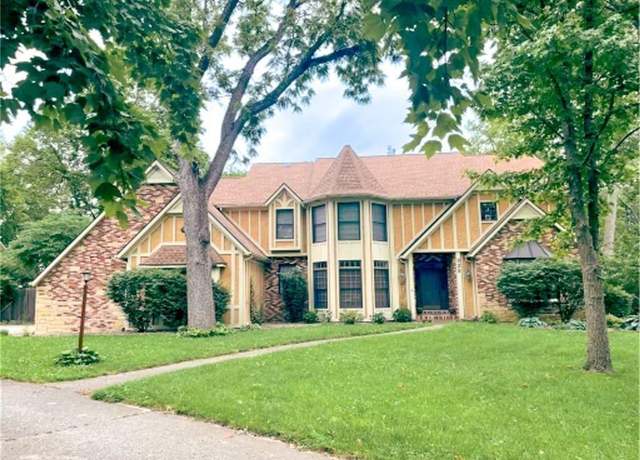 Property at 925 S Walnut St, Maryville, MO 64468, 5 beds, 4.5 baths
