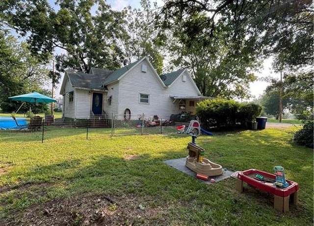 Property at 405 Maple St, Colony, KS 66015, 3 beds, 1 bath