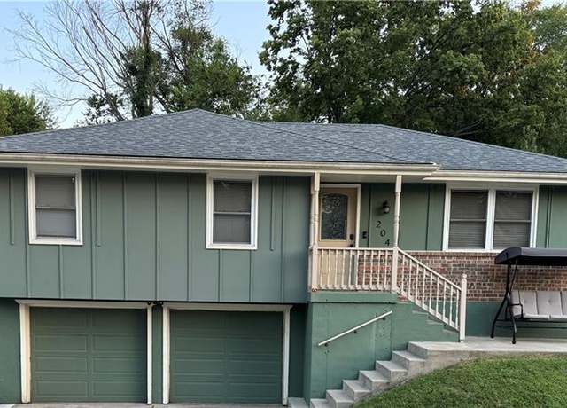 Property at 204 Millview Dr, Buckner, MO 64016, 3 beds, 1.5 baths