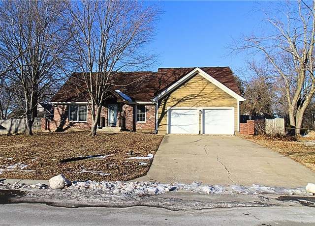 Property at 111 Jamar Dr, Peculiar, MO 64078, 3 beds, 2.5 baths