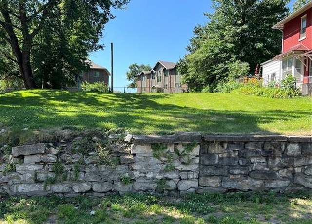 Property at 1222 Sylvanie St, St Joseph, MO 64501