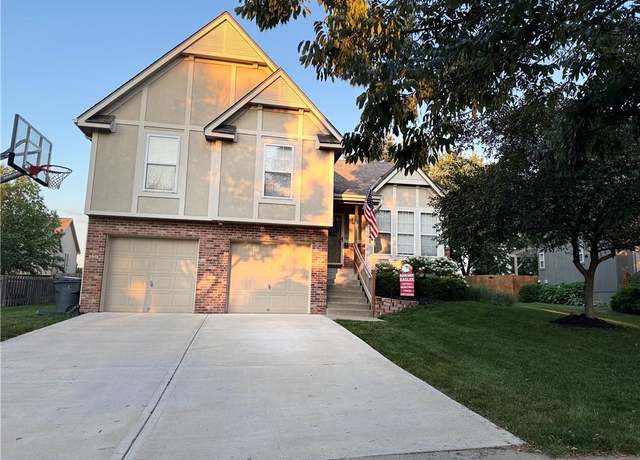 Property at 12147 S Monroe St, Olathe, KS 66061, 3 beds, 2.5 baths
