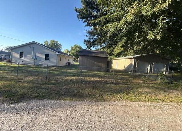 Property at 607 Saint Charles St, Holden, MO 64040, 3 beds, 1 bath