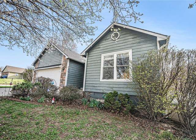 Property at 201 S Melrose Ln, Tonganoxie, KS 66086, 4 beds, 3 baths
