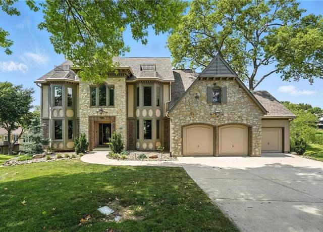 Property at 5806 W 130th St, Overland Park, KS 66209, 5 beds, 4.5 baths