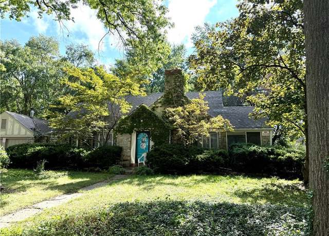 Property at 8025 High Dr, Leawood, KS 66206, 3 beds, 1.5 baths