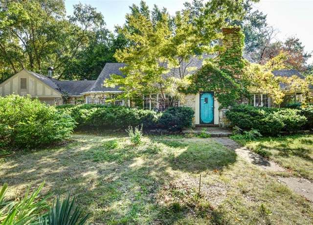 Property at 8025 High Dr, Leawood, KS 66206, 3 beds, 1.5 baths