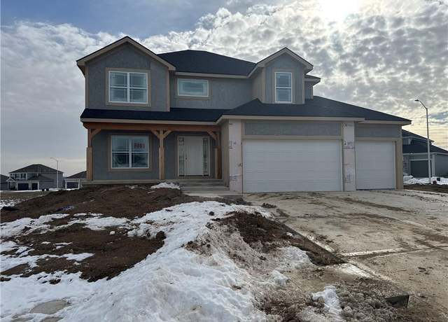Property at 8801 N Elmwood Ave, Kansas City, MO 64156, 4 beds, 3.5 baths