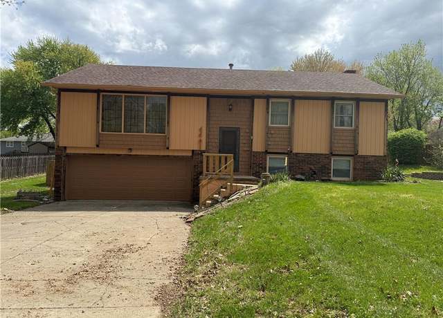 Property at 4401 N 29th Ter, St Joseph, MO 64506, 4 beds, 2 baths