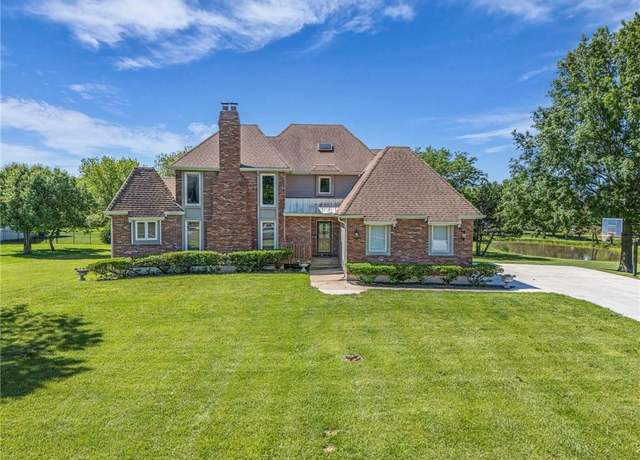 Property at 11773 W 176th Ter, Overland Park, KS 66221, 4 beds, 3.5 baths