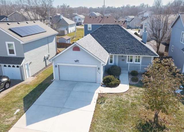 Property at 909 Village St, Leavenworth, KS 66048, 3 beds, 2.5 baths