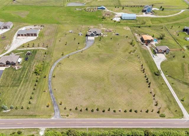 Property at 14896 170th St, Bonner Springs, KS 66012, 6 beds, 4.5 baths